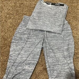 Lily Women's Heather Gray Athletic T-shirt and Matching Shorts Size Large